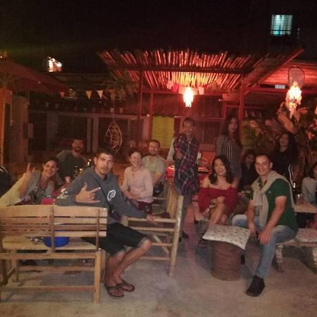 Cody Guesthouse Chiang Mai Bagian luar foto