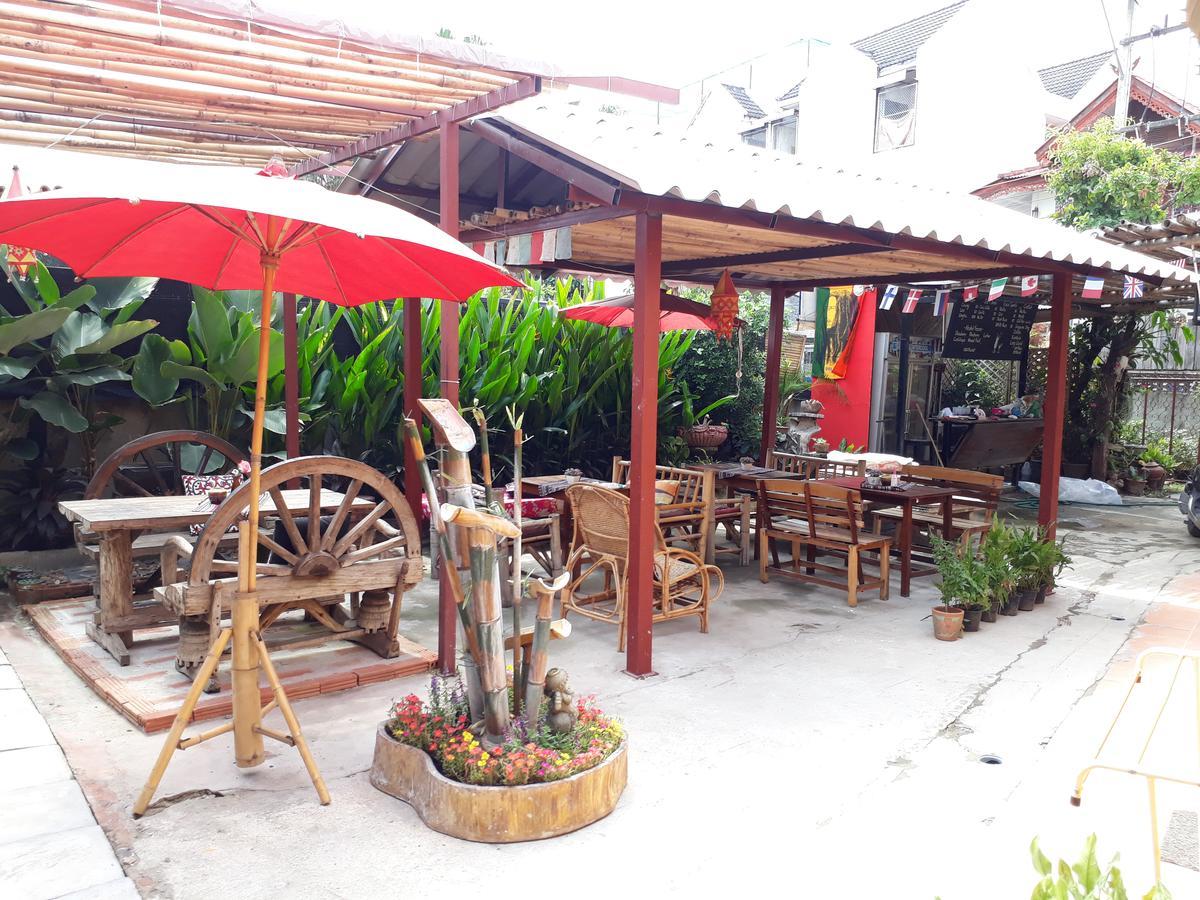 Cody Guesthouse Chiang Mai Bagian luar foto