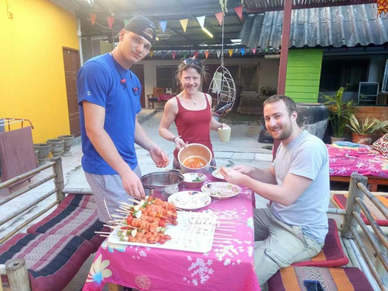 Cody Guesthouse Chiang Mai Bagian luar foto