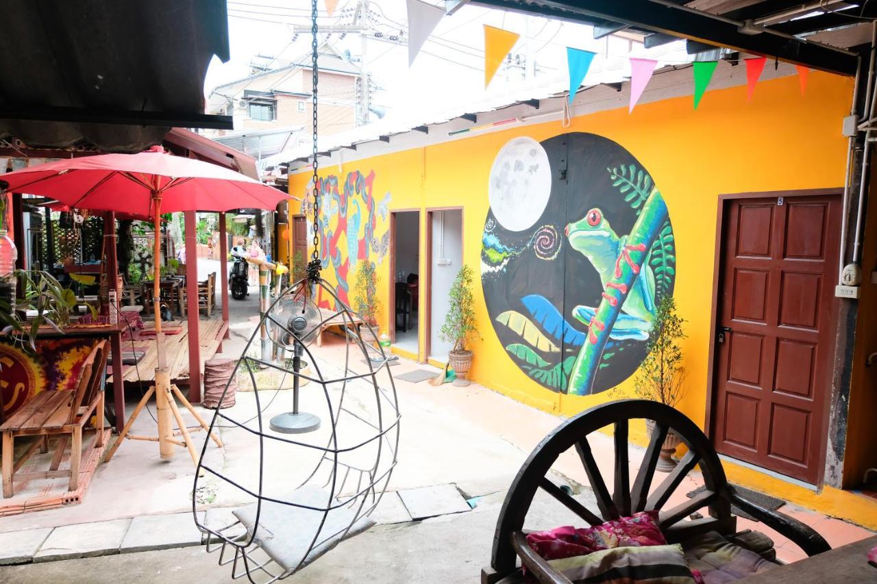 Cody Guesthouse Chiang Mai Bagian luar foto