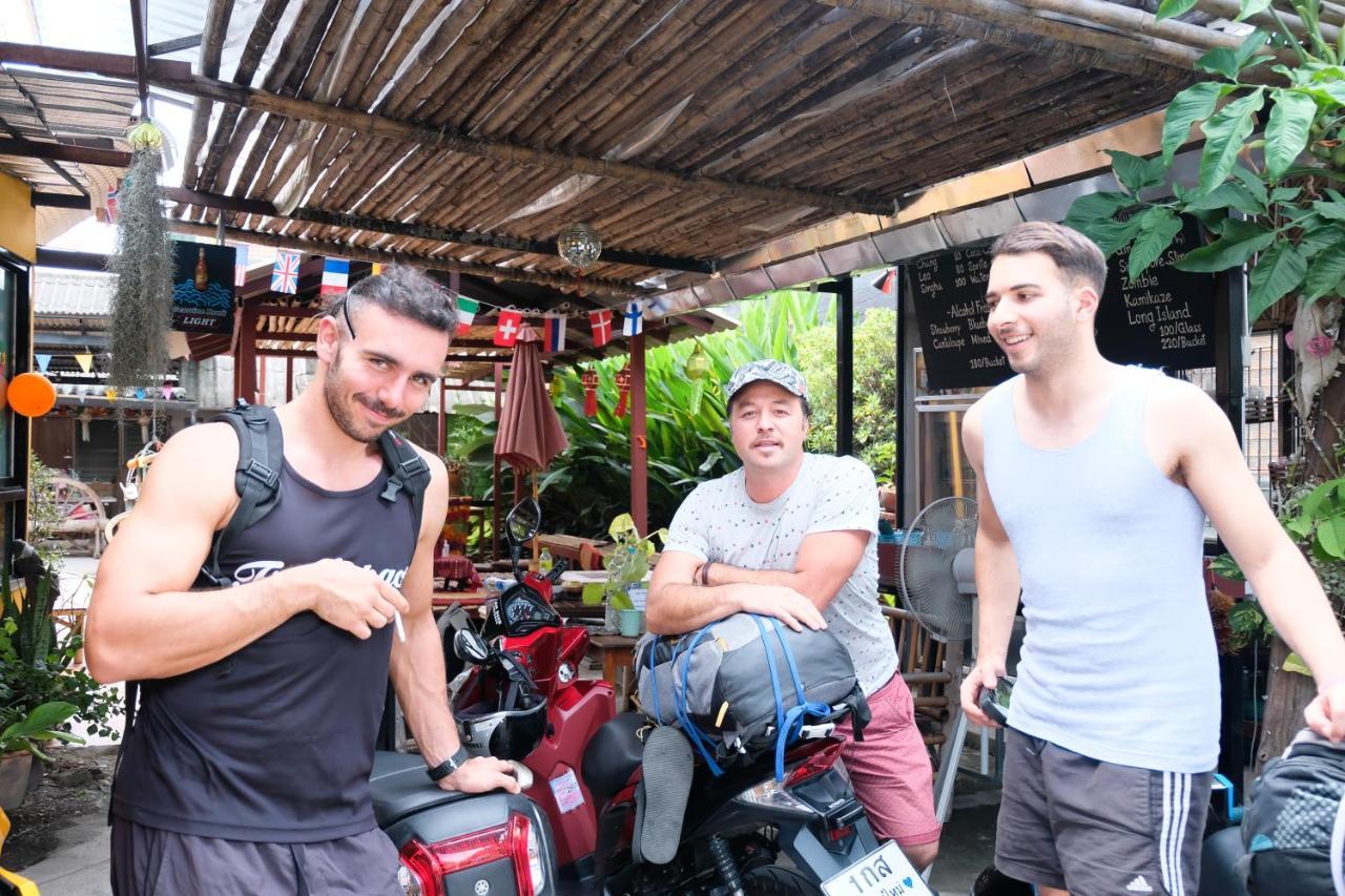 Cody Guesthouse Chiang Mai Bagian luar foto